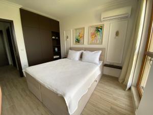 Tempat tidur dalam kamar di LUXURIOUS COMFORT IN CASCADAS