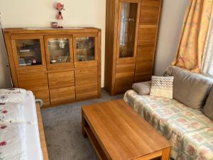 Krevet ili kreveti u jedinici u objektu Holiday Home Bungalow Leopoldau by Interhome