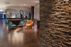 Un lugar para sentarse en Motel One Frankfurt Messe