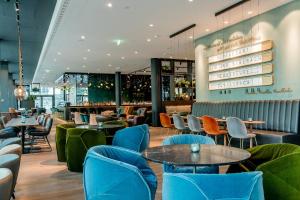 Khu vực ghế ngồi tại Motel One Stuttgart-Hauptbahnhof