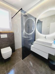 Bathroom sa Luxury Penthouse White Angel