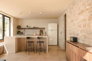 A kitchen or kitchenette at Home By The Sea