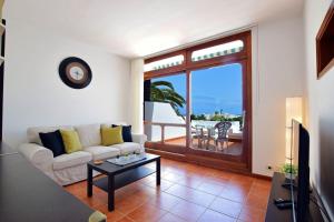 A television and/or entertainment centre at Little Gem apartment, Los Molinos