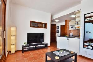 A kitchen or kitchenette at Little Gem apartment, Los Molinos