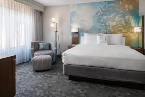 Кровать или кровати в номере Courtyard by Marriott Las Vegas Convention Center