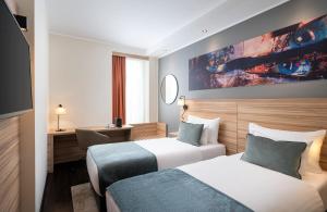 Tempat tidur dalam kamar di Leonardo Boutique Hotel Linz City Center