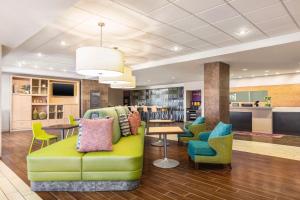 Un lugar para sentarse en Home2 Suites by Hilton Lubbock