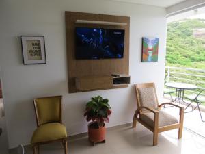 TV a/nebo společenská místnost v ubytování Espectacular y cómodo Apartamento en Girardot WiFi