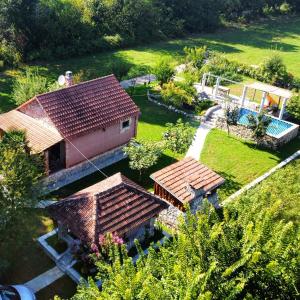 O grădină în afara Forest Home