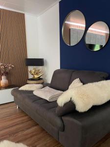 A seating area at Luxury Apartment near Munich Airport - Therme ED - Parking