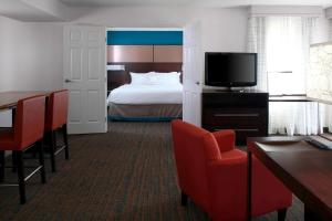 Katil atau katil-katil dalam bilik di Residence Inn by Marriott Cleveland Independence