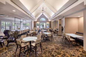 Residence Inn Denver Southwest/Lakewood 레스토랑 또는 맛집