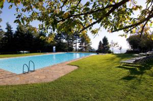 A piscina localizada em Hotel Schachner ou nos arredores