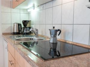 Una cocina o cocineta en Holiday Home Romeo by Interhome