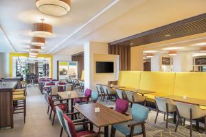 A television and/or entertainment centre at Hampton By Hilton Dubai Airport