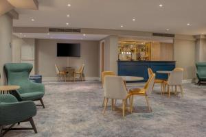 โทรทัศน์และ/หรือระบบความบันเทิงของ Hilton Nottingham Hotel