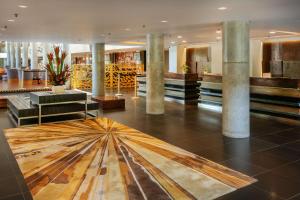 Ruang duduk di Hilton Garden Inn Bali Ngurah Rai Airport