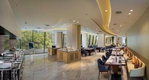 Restoran atau tempat makan lain di DoubleTree by Hilton Ahmedabad