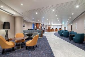 A seating area at Hilton Garden Inn London Heathrow Terminal 2 and 3