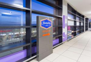 תעודה, פרס, שלט או מסמך אחר המוצג ב-Hampton by Hilton Liverpool John Lennon Airport