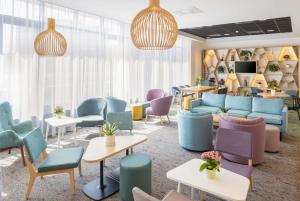 Зона вітальні в Hampton by Hilton Amsterdam Airport Schiphol