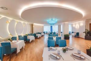 Khu vực ghế ngồi tại DoubleTree by Hilton Hotel Cluj - City Plaza