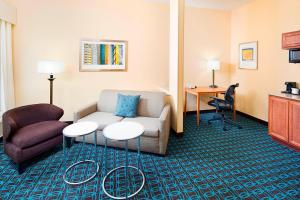 Seating area sa Fairfield Inn & Suites by Marriott Lafayette South