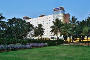 Сад в Fairfield by Marriott Belagavi