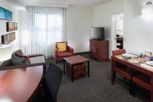 Uma TV ou centro de entretenimento em Residence Inn Phoenix North Happy Valley