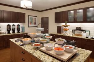 Cuina o zona de cuina de Homewood Suites by Hilton Kalamazoo-Portage