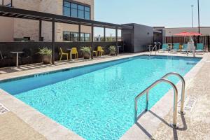 Piscina a Home2 Suites By Hilton Sugar Land Rosenberg o a prop