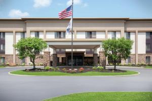 an image of the front of a hotel with an american flag at Hampton Inn Merrillville in Merrillville