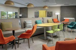 Χώρος καθιστικού στο Home2 Suites By Hilton Phoenix Airport South