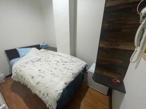 Una cama o camas en una habitación de 民泊くるり