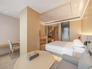 Deep Sleep Hotel Hangzhou Dajiang East Haide Xingang Center 객실 침대