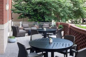 Hilton Garden Inn Nashville Vanderbilt 레스토랑 또는 맛집