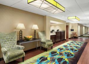 Area tempat duduk di Hampton Inn Dallas Irving Las Colinas