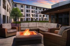 Гостиная зона в DoubleTree by Hilton Colorado Springs