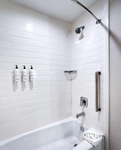 Un baño de Fairfield Inn & Suites by Marriott Houston League City