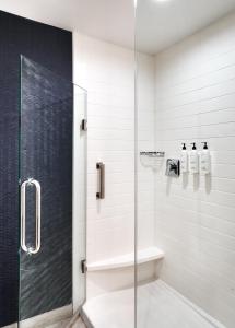 Un baño de Fairfield Inn & Suites by Marriott Houston League City