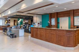 Лоби или рецепция в Hilton Garden Inn Naperville/Warrenville