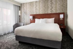 Katil atau katil-katil dalam bilik di Courtyard by Marriott Boston Norwood/Canton