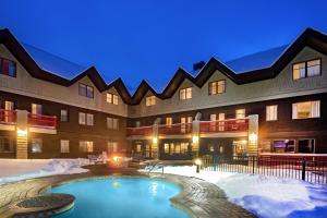 Басейн в или близо до Killington Mountain Lodge, Tapestry Collection by Hilton