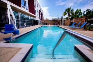 The swimming pool at or close to SpringHill Suites by Marriott Baton Rouge Gonzales