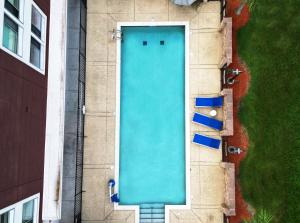 The swimming pool at or close to SpringHill Suites by Marriott Baton Rouge Gonzales