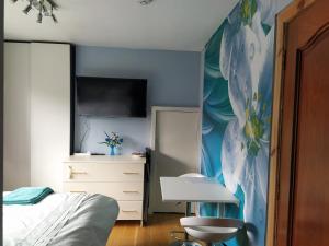 Zdjęcie z galerii obiektu Self Catering Studio Flat, Frequent buses, 1-minute walk to bus stop, 15 minutes to city center w Edynburgu