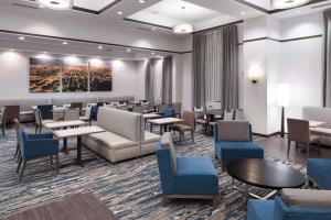 Зона вітальні в Hampton Inn & Suites Chicago North Shore