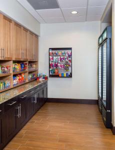 Dapur atau dapur kecil di Homewood Suites by Hilton San Bernardino