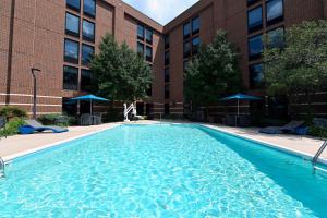 La alberca dentro o cerca de Hampton Inn Richmond-West Innsbrook