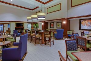 A seating area at Hampton Inn and Suites Fredericksburg South